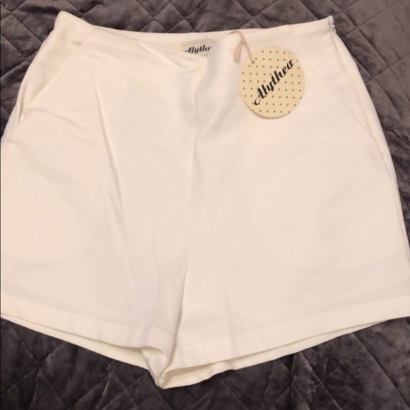 Alythea Pants - Off white high waisted shorts